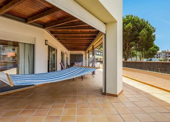 Wonderful Flat W/ Big Patio By Lovelystay